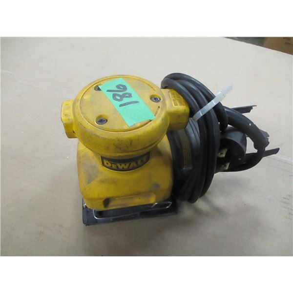 DEWALT PALM SANDER (WORKING)