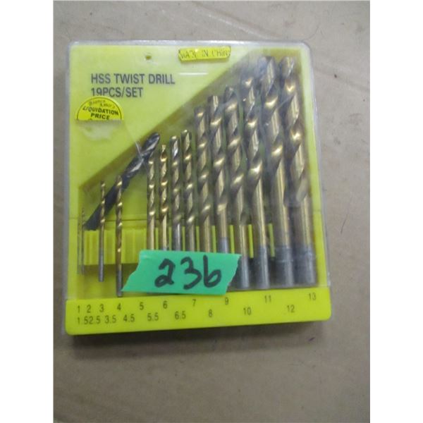 INCOMPLETE SET OF DRILL BITS