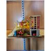 Image 1 : Vintage Fisher Price Parking Ramp Service Centre Set
