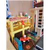 Image 2 : Vintage Fisher Price Parking Ramp Service Centre Set