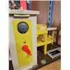 Image 3 : Vintage Fisher Price Parking Ramp Service Centre Set