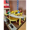 Image 4 : Vintage Fisher Price Parking Ramp Service Centre Set