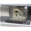 Image 2 : New Ray 1:32 Freightliner semi-truck and trailer diecast model in box