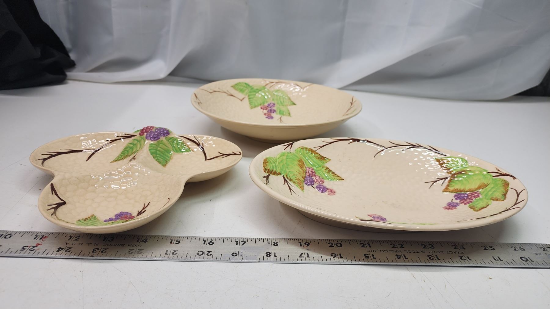 3 Wade England “Bramble” Vintage Dish Set Schmalz Auctions