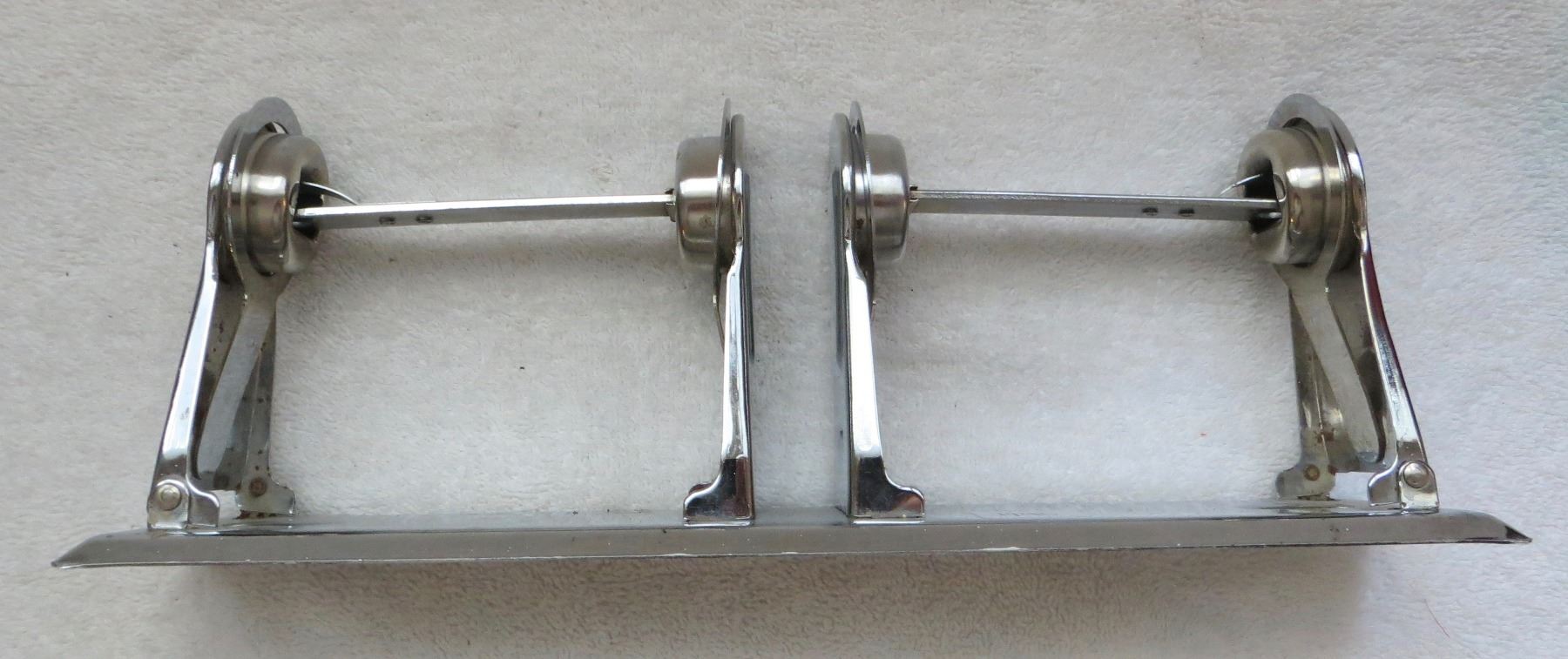 Chrome double wall mount toilet paper holder - Never out - Schmalz Auctions