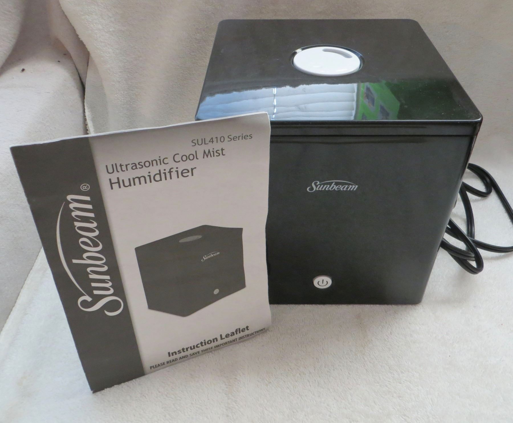 Sunbeam ultrasonic humidifier with box and instructions