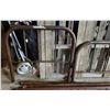 Image 6 : Antique metal bed frame, complete - twin sized