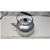 Image 1 : Metal vintage tea kettle