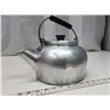 Image 3 : Metal vintage tea kettle