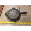 Image 2 : James Smart cast iron waffle iron (complete)