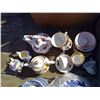 Image 3 : Teapots and dishes