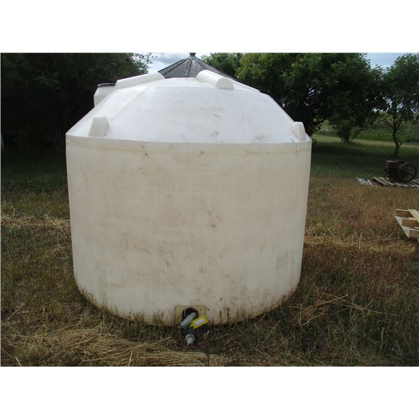 1000+ Gallon Plastic Water Tank with Valve