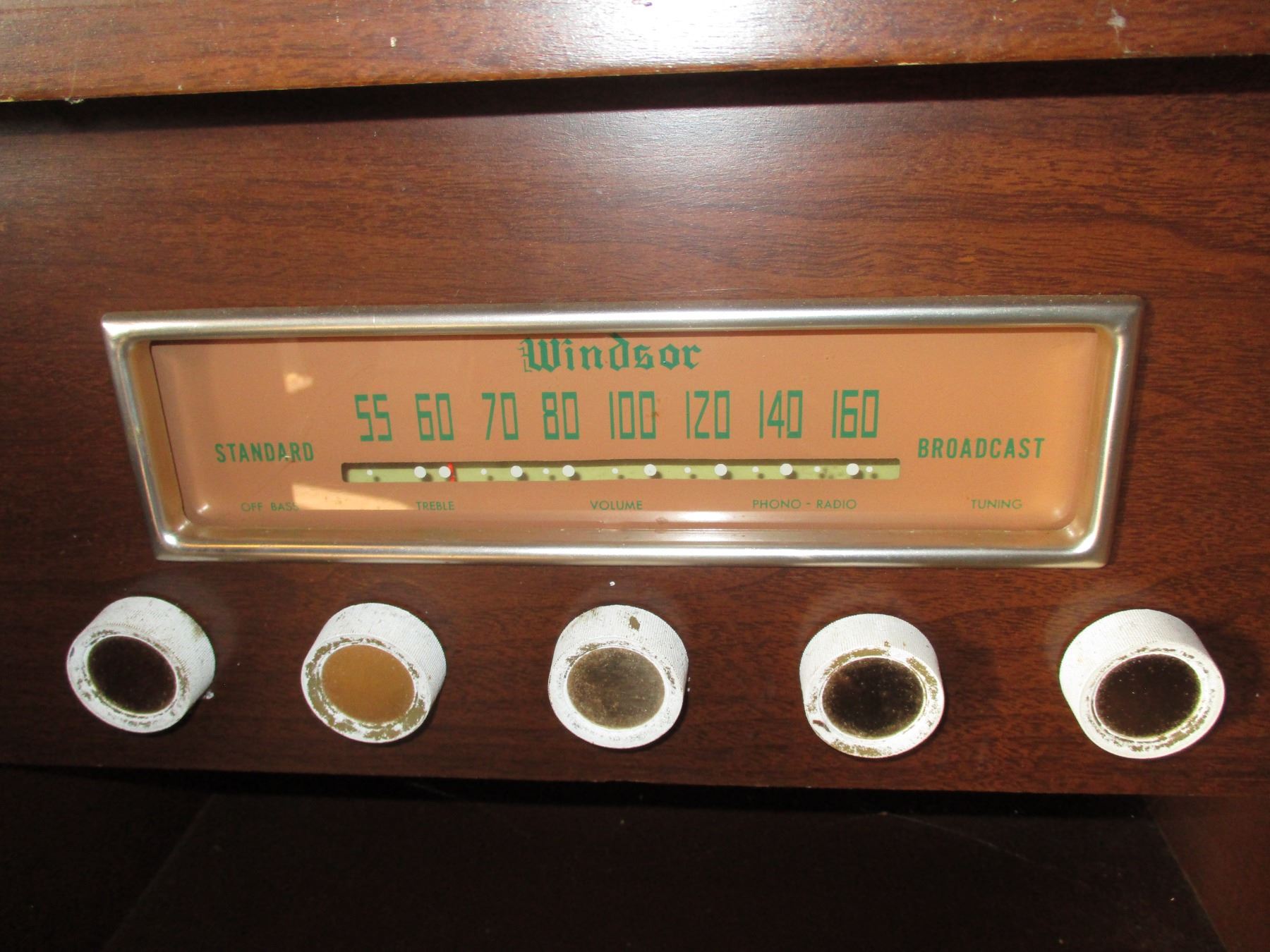 Windsor Floor Model Record Player & Radio Bodnarus Auctioneering