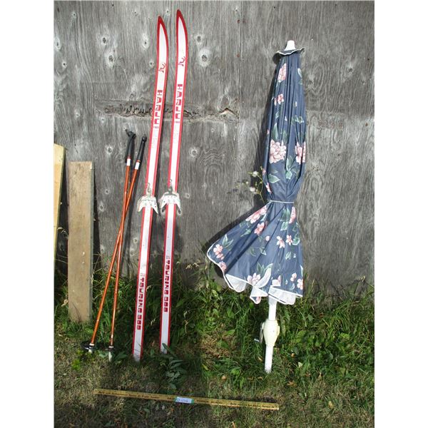 Harju Fiberglass Ski's with Poles, Umbrella