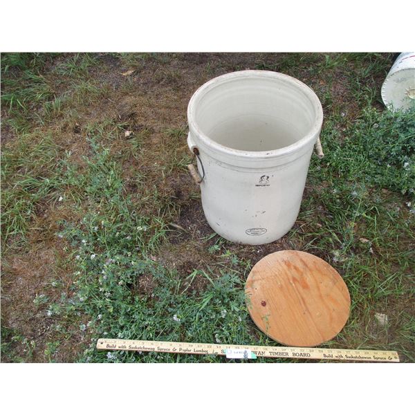 8 Gallon Stoneware Crock (Hairline Cracks)