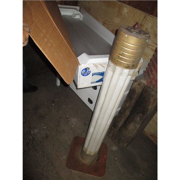 (2) Fluorescent Lights, Christmas Lights