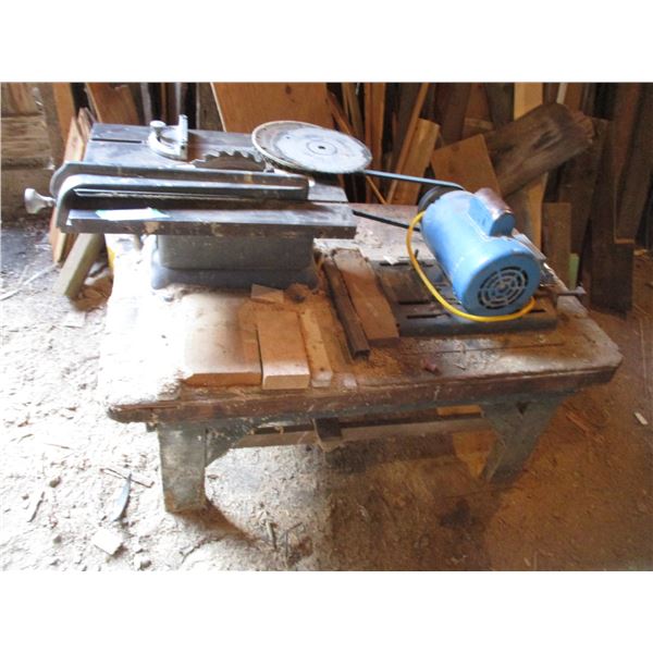 Table Saw with Table and Motor