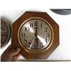 Image 3 : (2) Battery Operated Wall Clocks
