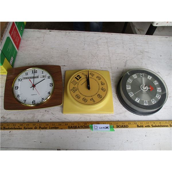 (3) Clocks (Caravelle, Westclox)