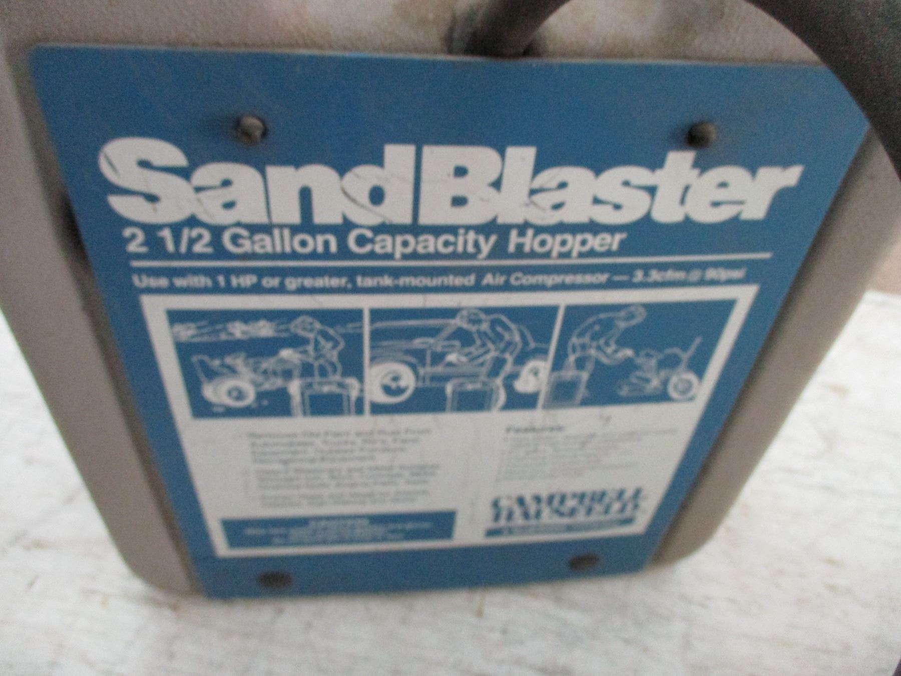 Campbell Hausfeld 2.5 Gallon Capacity Sand Blaster, Pipe Threading Tool