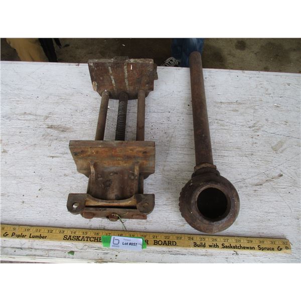 Vise (Cleveland, Ohio U.S.A), Spout