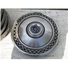 Image 2 : (6) Ford LTD Hub Caps