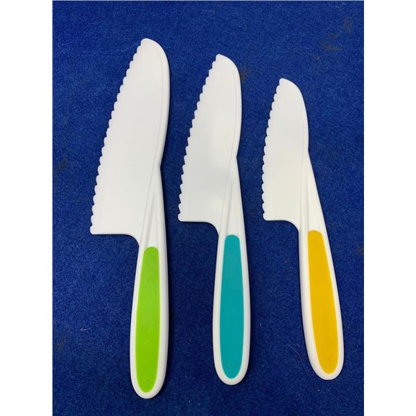 Lot of Kids Learn to Cut Plastic Knife Set