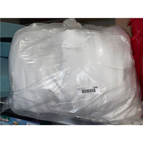 Lot of 2 Pillows, Standard Size