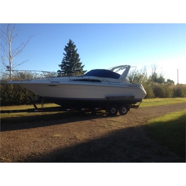 1993 SEARAY MODEL 290 CABIN CRUISER ON TANDEM AXEL TRAILER - REQUIRES OUT DRIVE