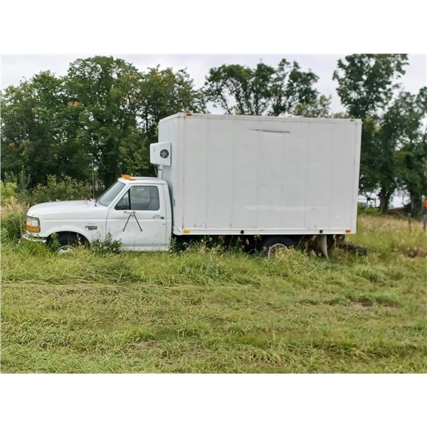 FORD F-350 1994 DUALLY 7.3LTR DIESEL 260 +/- 260KM COMES WITH 8 X 14' REFRIDGERATOR BOX, REAR DOUBLE