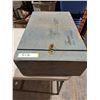 Image 1 : COLEMAN, LARGE TWO BURNER STOVE IN PLYWOOD CASE