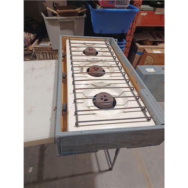 LARGE PROPANE THREE BURNER CAMP STOVE COMES WITH LEGS AND A CARRYING CASE\
