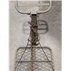 Image 3 : TREE STAND COMES WITH CLIMBING HOOKS