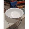 Image 1 : 22" ENAMEL BOWL/BASIN