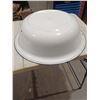 Image 4 : 22" ENAMEL BOWL/BASIN