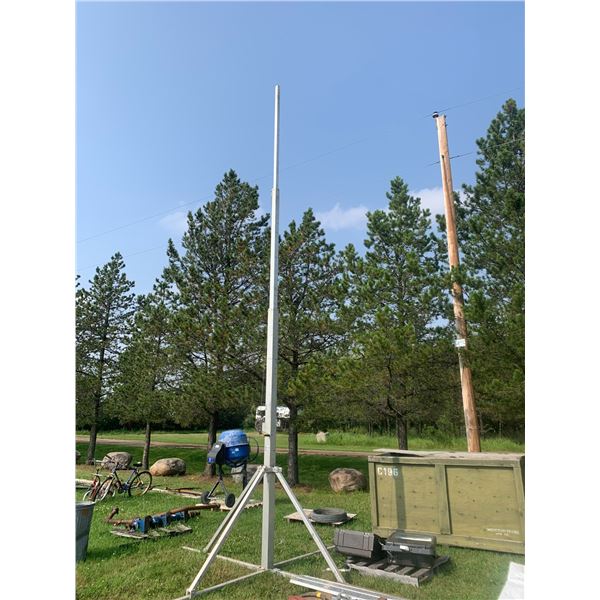 Alum. Light tower, Approx. 30 ft c/w 2- lights