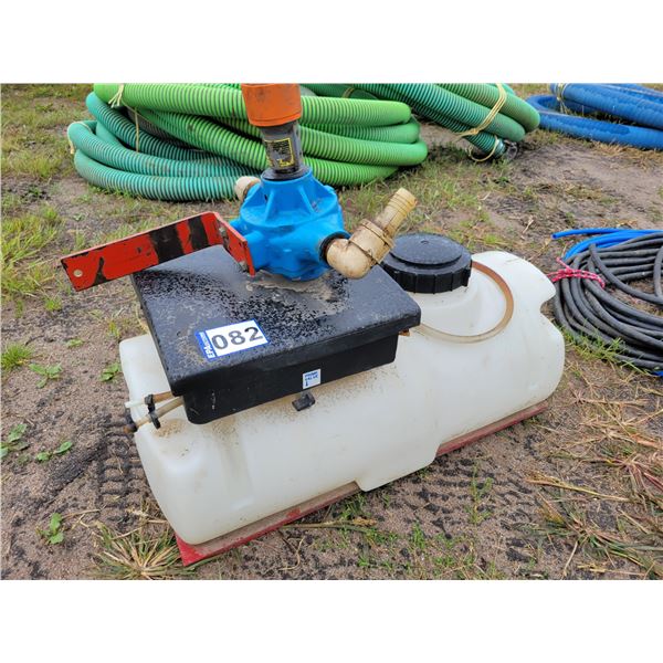 Approx. 10-gal sprayer tank & 540 sprayer pump