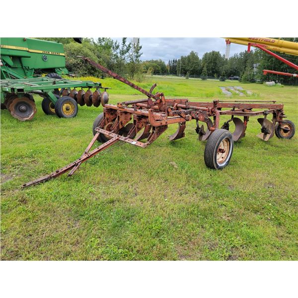 Case 5 btm plow- Missing 1- coulter