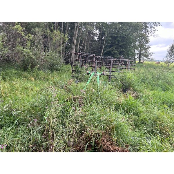 SELLING OFF SITE: Flexicoil system 70 harrow drawbar, 70', 5-bar tine harrows, 5'. Requires chain re