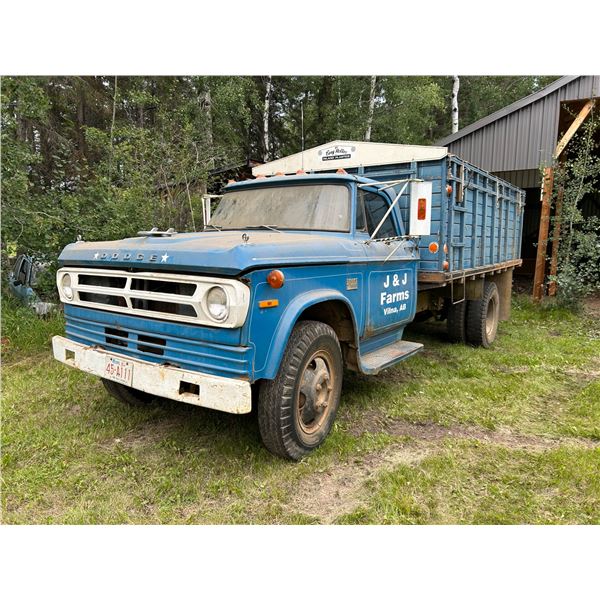 SELLING OFF SITE: 1973 Dodge D-400 Grain Truck, 318 V8 motor, 4&2 trans, 14' Armand box, twin cylind