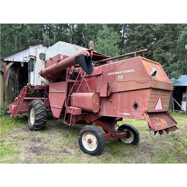 SELLING OFF SITE: IHC 715 Combine, windrow special, gas engine, SN. 1630036U009180, Blanchard monito