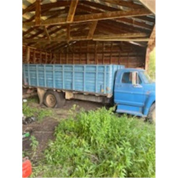 SELLING OFF SITE: 1967 Ford F600 grain truck, 330 gas engine, shows 45,661 miles, 4-speed trans, Bel