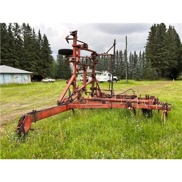 SELLING OFF SITE: IHC #55 Single wing fold DT cultivator, Approx. 20', For more info PH Mel (780) 44