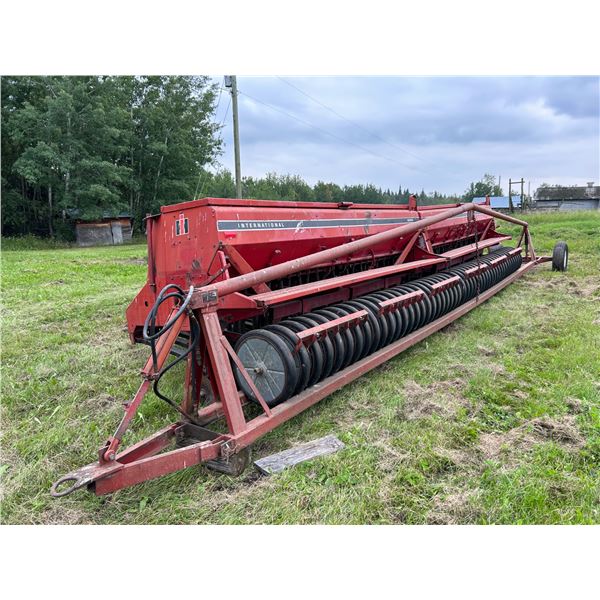 SELLING OFF SITE: IHC 6200 Disc drills, 2 x 12' c/w Botha Transport, SN. 0390225C003516. For more in
