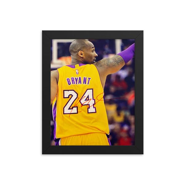 KOBE BRYANT Signed Autographed Photo timeout COA Hologram main image 0