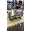 Image 1 : CABELAS STAINLESS PROPANE BBQ