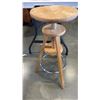 Image 2 : TWIST ADJUST STOOL AND BURL CLOCK