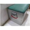 Image 2 : 7UP Aluminum Picnic Cooler with Upholstered Top 13 1/2'' x 22''