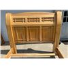 Image 6 : AMISH HIGH QUEEN ARCH HICKORY QUEEN SIZED BED FRAME