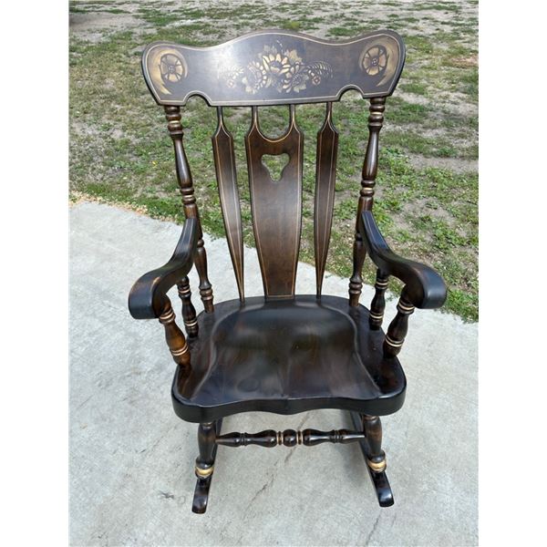 VINTAGE COLONIAL STYLE CHUNKY ROCKING CHAIR